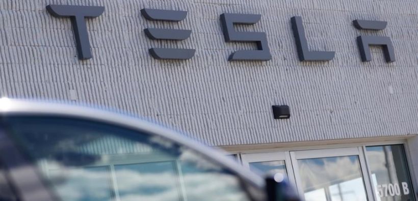 Tesla: Μειώθηκε κατά 50 δισ. δολάρια η χρηματιστηριακή της αξία μετά τις ανακοινώσεις του Μασκ