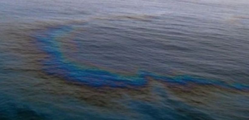 Θεσσαλονίκη: Θαλάσσια ρύπανση από πυρκαγιά μονοκατοικίας στη Νέα Μηχανιώνα