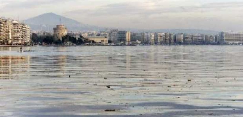 Ξεκίνησε ο καθαρισμός του Θερμαϊκού κόλπου από το αντιρρυπαντικό σκάφος «Αλκίππη»