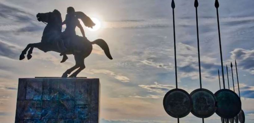 Θεσσαλονίκη: Φωτιά ύστερα από εκτροπή και πτώση βυτιοφόρου