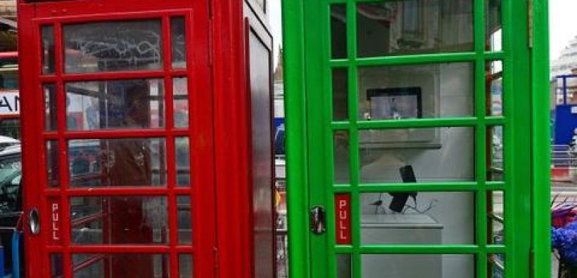 Πρασινίζουν οι τηλεφωνικοί θάλαμοι στο Λονδίνο μέσω της εγκατάστασης φωτοβολταϊκών