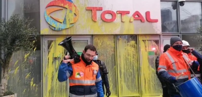 Συνεχίζεται η απεργία των εργαζομένων στην TotalEnergies