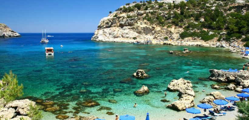 Τι απαντά το ΥΠΟΙΚ για το νομοσχέδιο για τον αιγιαλό