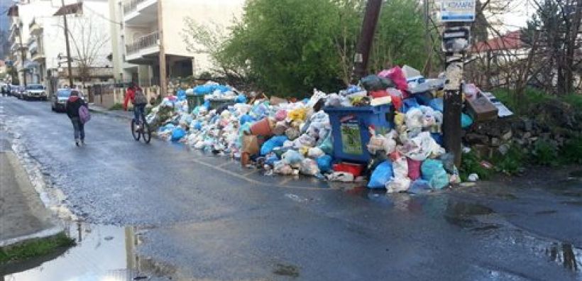 1.600 τόνοι σκουπιδιών στους δρόμους της Τρίπολης