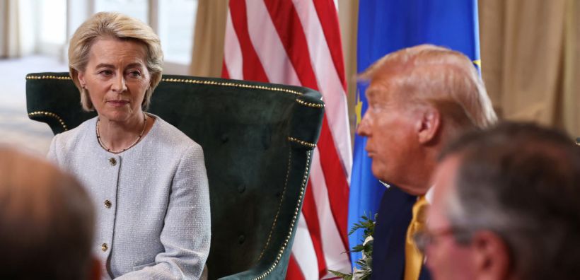 Bloomberg: Αμφίβολη η υλοποίηση της ενεργειακής συμφωνίας των 750 δισ. δολαρίων μεταξύ ΕΕ-ΗΠΑ 