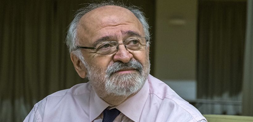 Η μπάλα στην εξέδρα