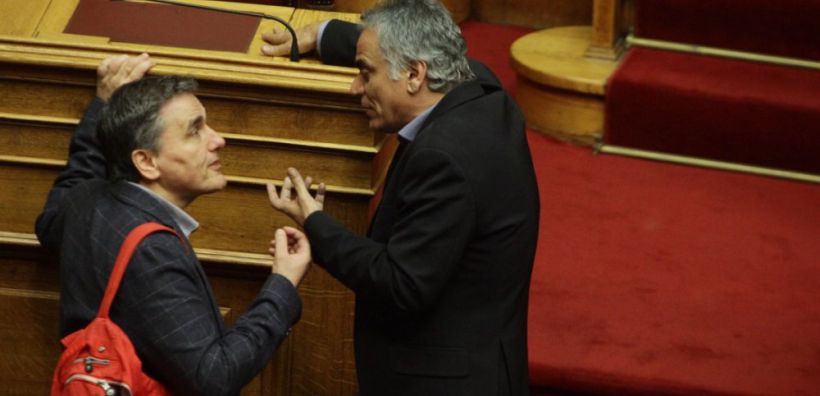 Άσβεστη η κόντρα Τσακαλώτου-Σκουρλέτη, με αφετηρία τον ΑΔΜΗΕ και τη ΔΕΗ