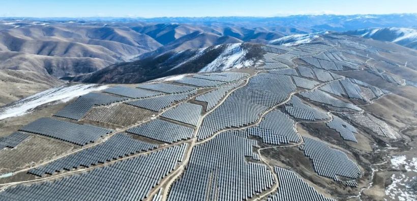 Κίνα: Εγκαινίασε φωτοβολταϊκό 1 GW σε υψόμετρο 4,6 χιλιομέτρων