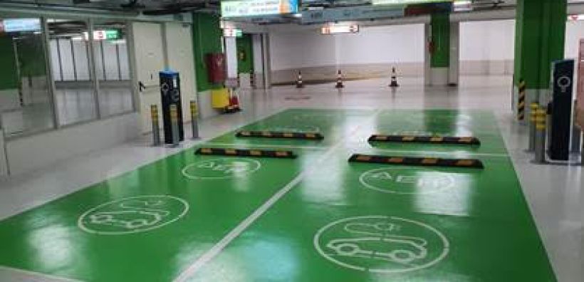 Συμφωνία ΔΕΗ-Athens Metro Mall για τέσσερα σημεία φόρτισης ηλεκτρικών οχημάτων