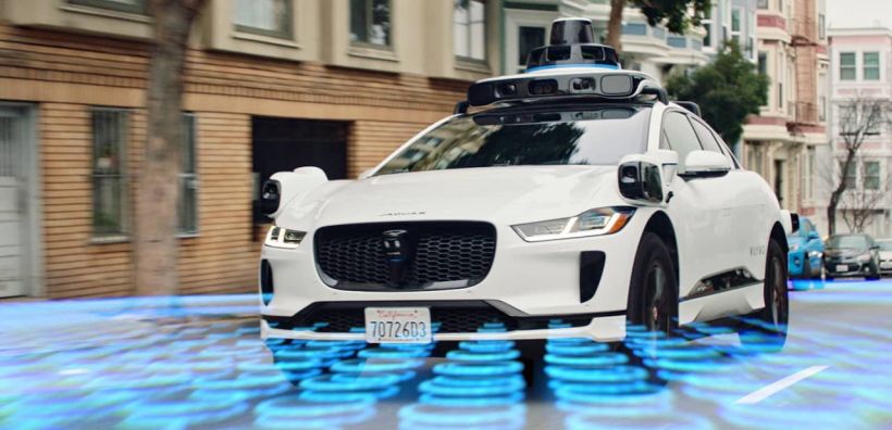 Η Waymo κάνει πραγματικότητα αυτό που για τον Elon Musk είναι όνειρο