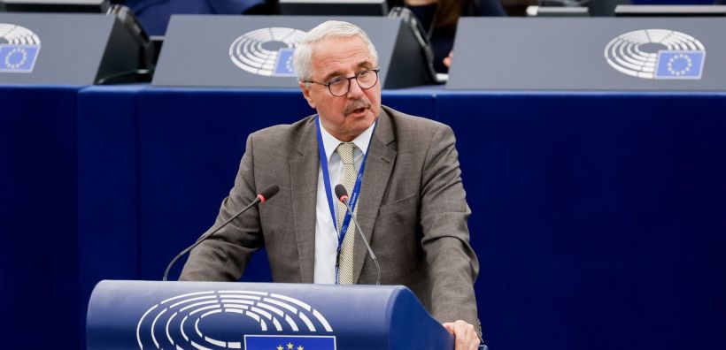 Μανιάτης: Δικαιώθηκε ο αγώνας μας στην ΕΕ για τα ηλιακά θερμικά