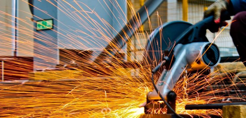 Μικρή προς ώρας η πτώση της κατανάλωσης ρεύματος αλλά δυσοίωνες οι προβλέψεις λόγω απόσυρσης των βιομηχανιών