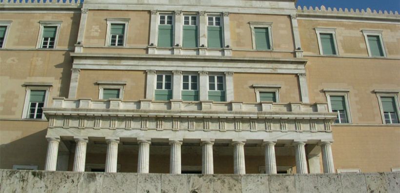Στο Α' Θερινό Τμήμα της Βουλής "πάει" το δημοψήφισμα για τη ΔΕΗ