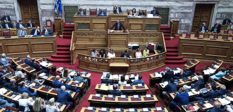 Κατά πλειοψηφία πέρασαν οι τέσσερις συμβάσεις για την έρευνα και εκμετάλλευση υδρογονανθράκων