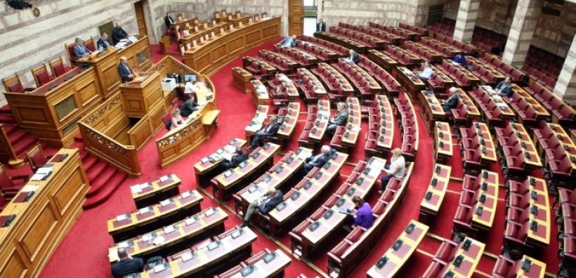 Βουλή: Με ευρύτατη πλειοψηφία κυρώθηκε η συμφωνία για τον EastMed