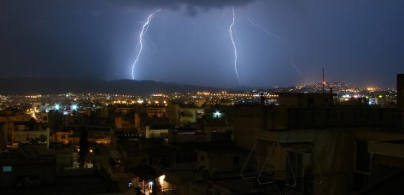 Χωρίς ρεύμα η Θεσσαλονίκη λόγω βροχής