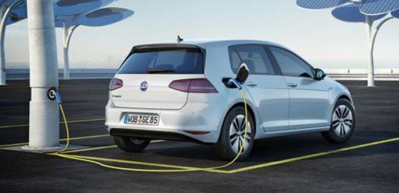 H Volkswagen επενδύει στην ηλεκτροκίνηση και τα υβριδικά