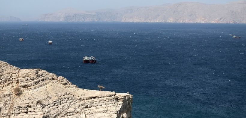 Τραμπ: Είτε το στενό του Ορμούζ «θα ανοίξει πολύ σύντομα» ή το Ιράν θα υποστεί «πολύ δυνατά» πλήγματα