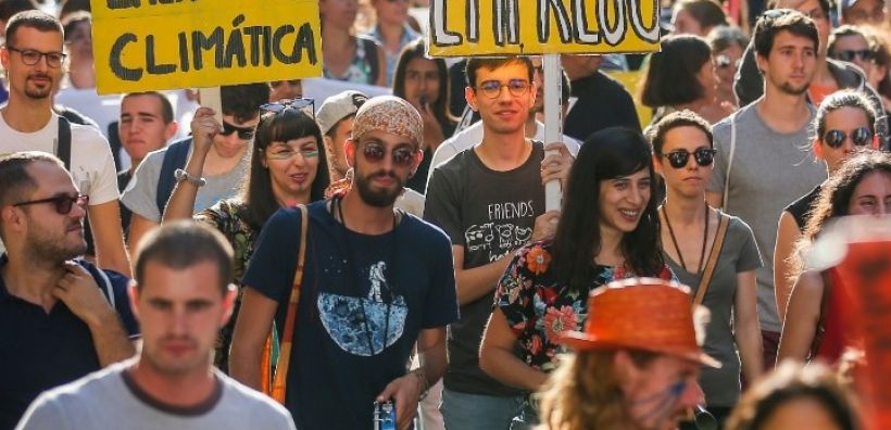 Εκατοντάδες νέοι Ευρωπαίοι διατυπώνουν κοινές διεκδικήσεις για την αντιμετώπιση της κλιματικής αλλαγής