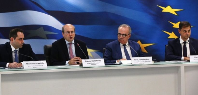 Χατζηδάκης: Παράταση του market pass και αυξήσεις μισθών στο Δημόσιο