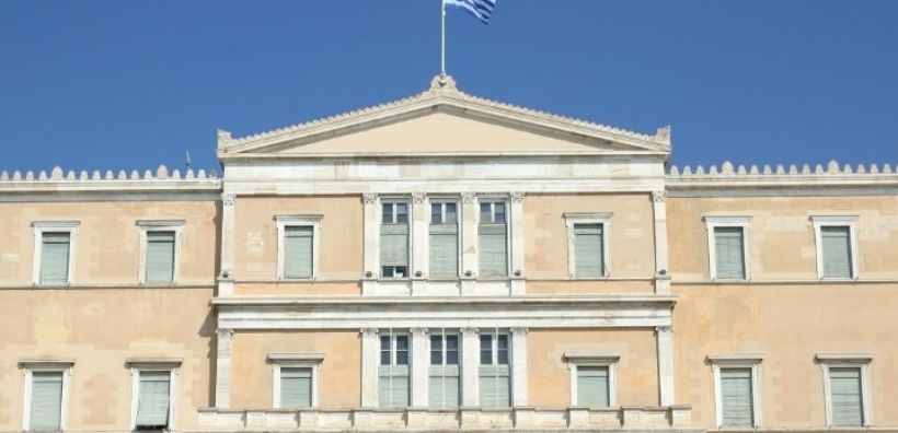 Ψηφίστηκε ο Κλιματικός Νόμος και η τροπολογία του ΥΠΕΝ για την ενίσχυση των λογαριασμών ρεύματος