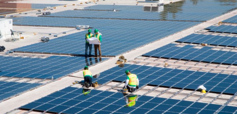 Η Walmart κάνει αγωγή στην Tesla για τα φωτοβολταϊκά που εγκατέστησε στα καταστήματά της και θεωρεί ότι οδήγησαν σε πυρκαγιές