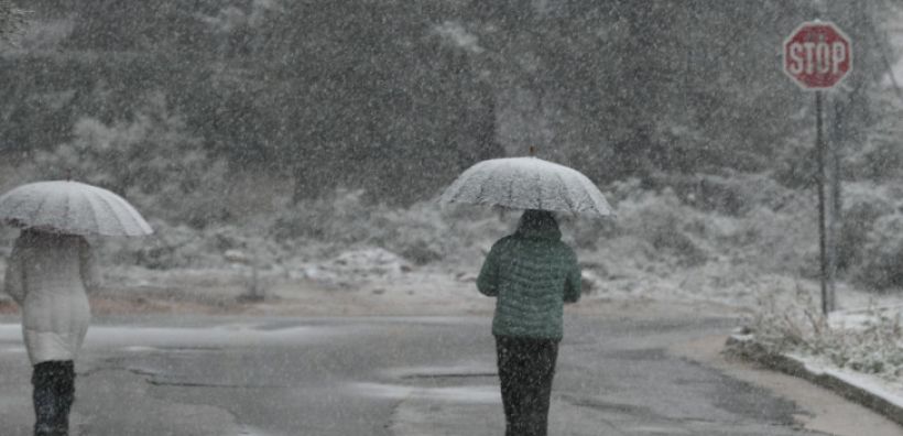 ΔΕΔΔΗΕ: Σε ποιες περιοχές της χώρας εντοπίζονται προβλήματα ηλεκτροδότησης λόγω του χιονιά