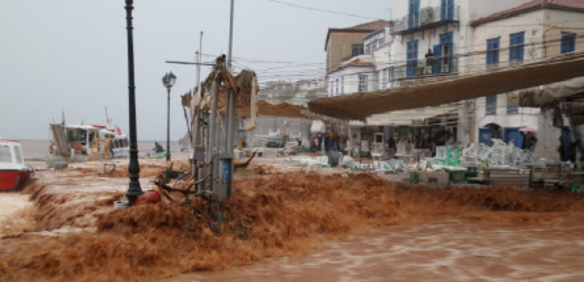 Σοβαρές ζημιές σε σπίτια και επιχειρήσεις στην Ύδρα από την καταρρακτώδη βροχή