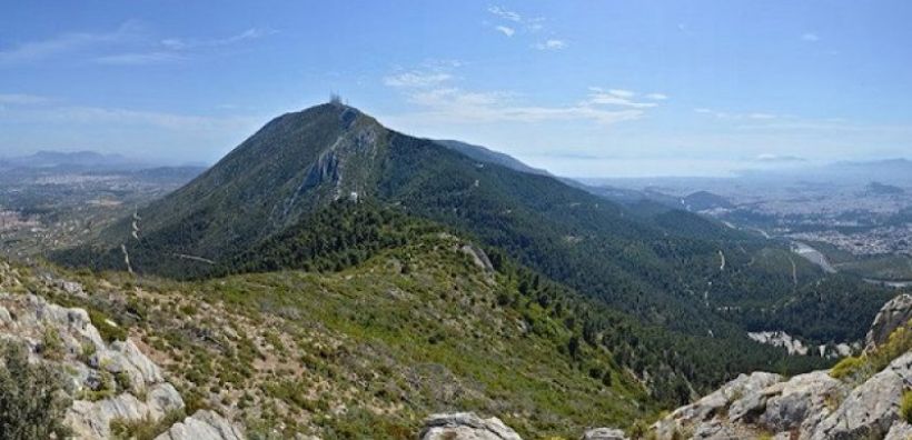 Η ΕΛΕΤΑΕΝ επαναφέρει την πρόταση για κατασκευή επιδεικτικού αιολικού πάρκου στον Υμηττό