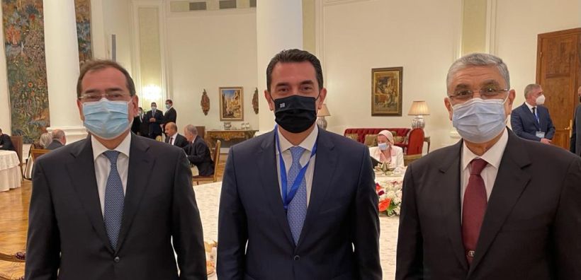 Η ηλεκτρική διασύνδεση Ελλάδας – Αιγύπτου στο επίκεντρο της επίσκεψης Σκρέκα στη γειτονική χώρα - Υπό διερεύνηση η σύναψη συμφωνίας μεταξύ ΔΕΠΑ και EGAS