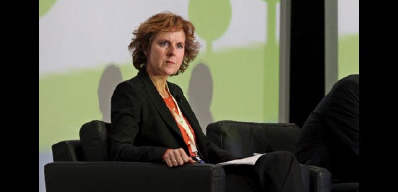 Hedegaard προς τράπεζες: Δώστε δάνεια για ΑΠΕ, όχι για ορυκτά