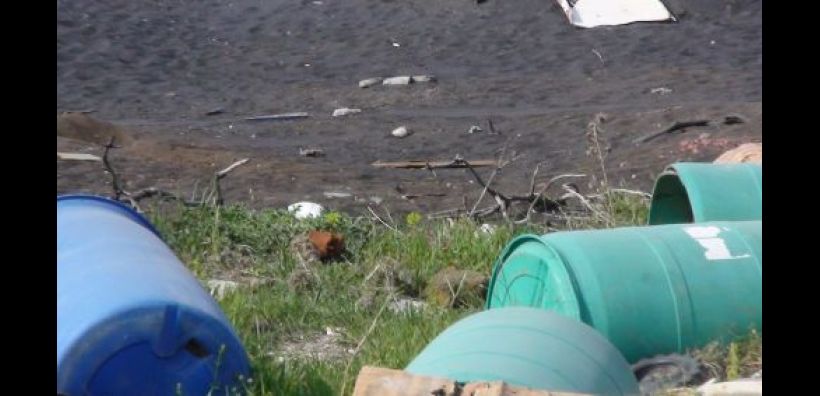 Ανεξέλεγκτη η εναπόθεση αποβλήτων στην περιοχή Στρίφι στο Θριάσιο 