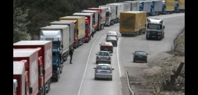 Ξεπέρασε τα 6 χλμ η ουρά σταματημένων φορτηγών στα τούρκο-βουλγαρικά σύνορα