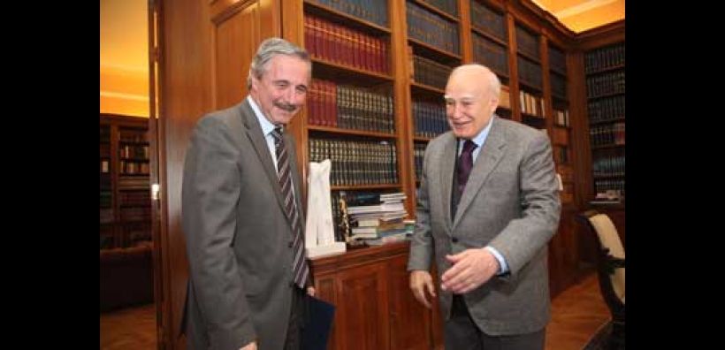 Μανιάτης σε Παπούλια: Καλύτερες μέρες για το λαό θα φέρουν οι υδρογονάνθρακες