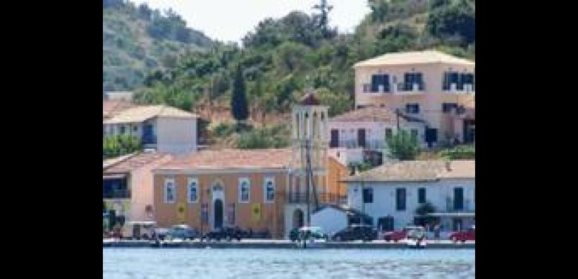«Κακόγουστο αστείο τα περί εκκένωσης νησιών»