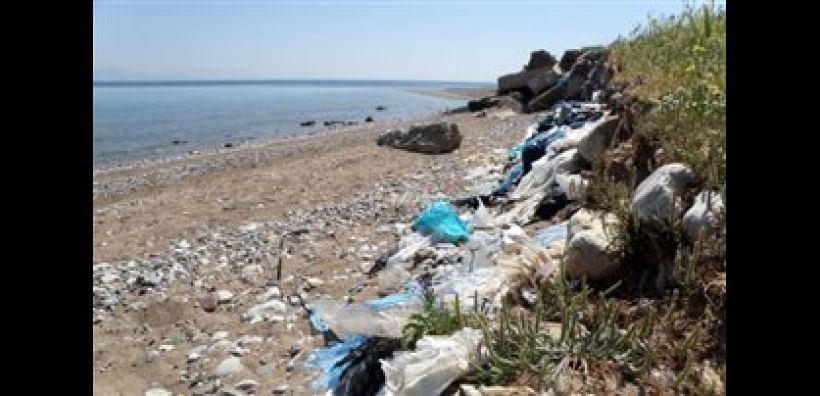 Σκουπιδότοπος στις εκβολές του Σελινούντα