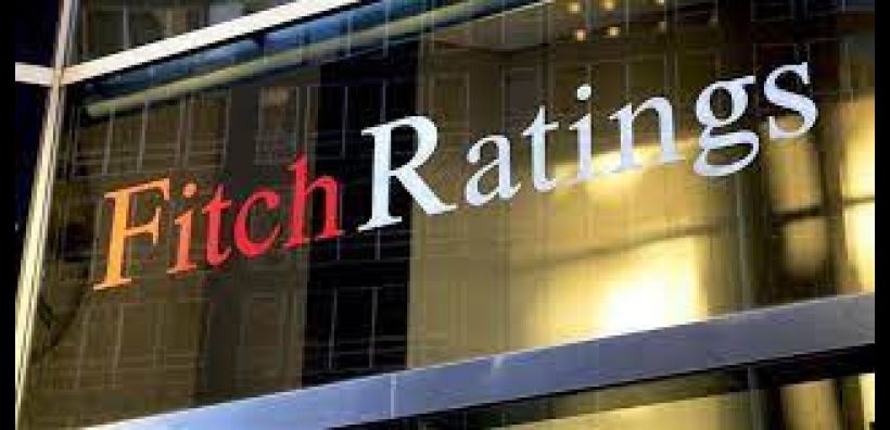 Fitch: Αναμένει ταχύτερη βελτίωση του αξόχρεου των ελληνικών τραπεζών