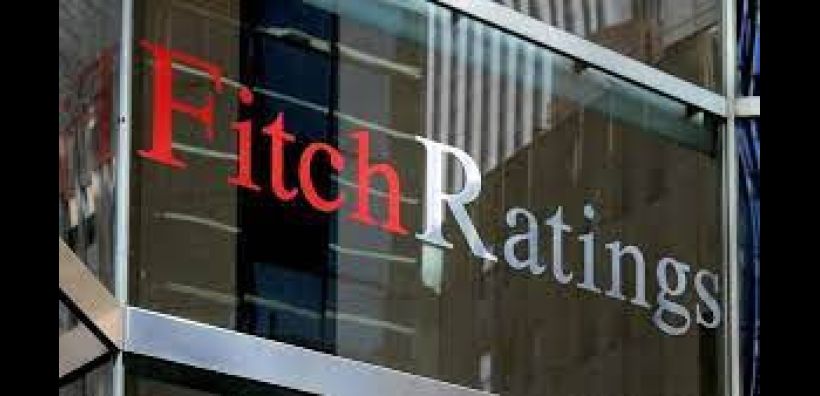 Fitch: Το ελληνικό χρέος παραμένει βιώσιμο παρά την πανδημία