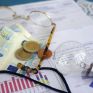 ΥΠΕΝ μετά τη νέα εργαλειοθήκη Κομισιόν: Δεν μπορούμε να βάλουμε πλαφόν στη λιανική ρεύματος λόγω έλλειψης πόρων - "Λείπουν τα λεφτά" στις προτάσεις Βρυξελλών