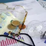 Τα νέα τιμολόγια μετά το «ξεπάγωμα» των ρητρών αποφασίζει η ΡΑΑΕΥ – Έρχεται «σήμανση διαφάνειας», έως 31 Οκτωβρίου η προγνωστοποίηση 