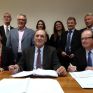 Επεσαν οι υπογραφές στις συμβάσεις παραχώρησης με Total-Exxon Mobil-ΕΛΠΕ για τα οικόπεδα της Κρήτης