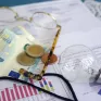 Σε «λογικά» επίπεδα οι τιμές ρεύματος την 1η Ιανουαρίου – Τι δείχνει η σύγκριση των πράσινων τιμολογίων των εταιρειών – Τι πρέπει να ξέρουν οι καταναλωτές για τους υπόλοιπους μήνες του 2024