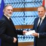 Τερέζα Μέι: Ενεργοποιήσαμε το Άρθρο 50