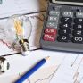 Στα επίπεδα των 9 λεπτών ανά kWh το φθηνότερο πράσινο τιμολόγιο τον Μάρτιο – Μονοψήφιες χρεώσεις και στα ex-ante κίτρινα τιμολόγια 