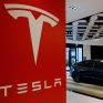 Πτώση 6,62% στη μετοχή της Tesla μετά τη νέα "σύγκρουση" του Μασκ με τον Τραμπ