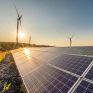 IEA: Εφικτός ο στόχος του 2030 για τριπλασιασμό των ΑΠΕ - Οι απαιτήσεις για τα δίκτυα και την αποθήκευση
