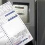 Στον «πάγο» και πάλι η ρήτρα καυσίμου στα τιμολόγια της ΔΕΗ