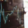 Νέες πιέσεις στις διεθνείς αγορές από την παραλλαγή Όμικρον