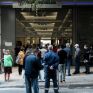 Ουρά και σήμερα στο κατάστημα της ΔΕΗ στην Αριστείδου