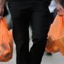Διπλασιάζει το τέλος για τις πλαστικές σακούλες η Μεγάλη Βρετανία